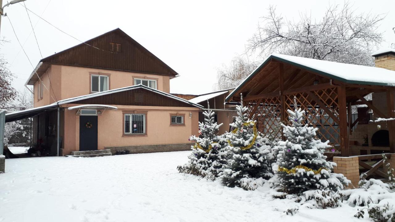 World Travelers Hostel Almaty Exterior foto
